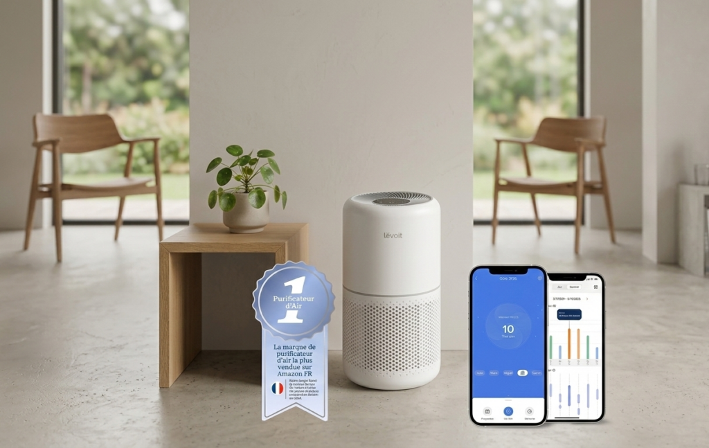 Purificateur d'air intelligent Levoit Core 300S blanc sur une table basse